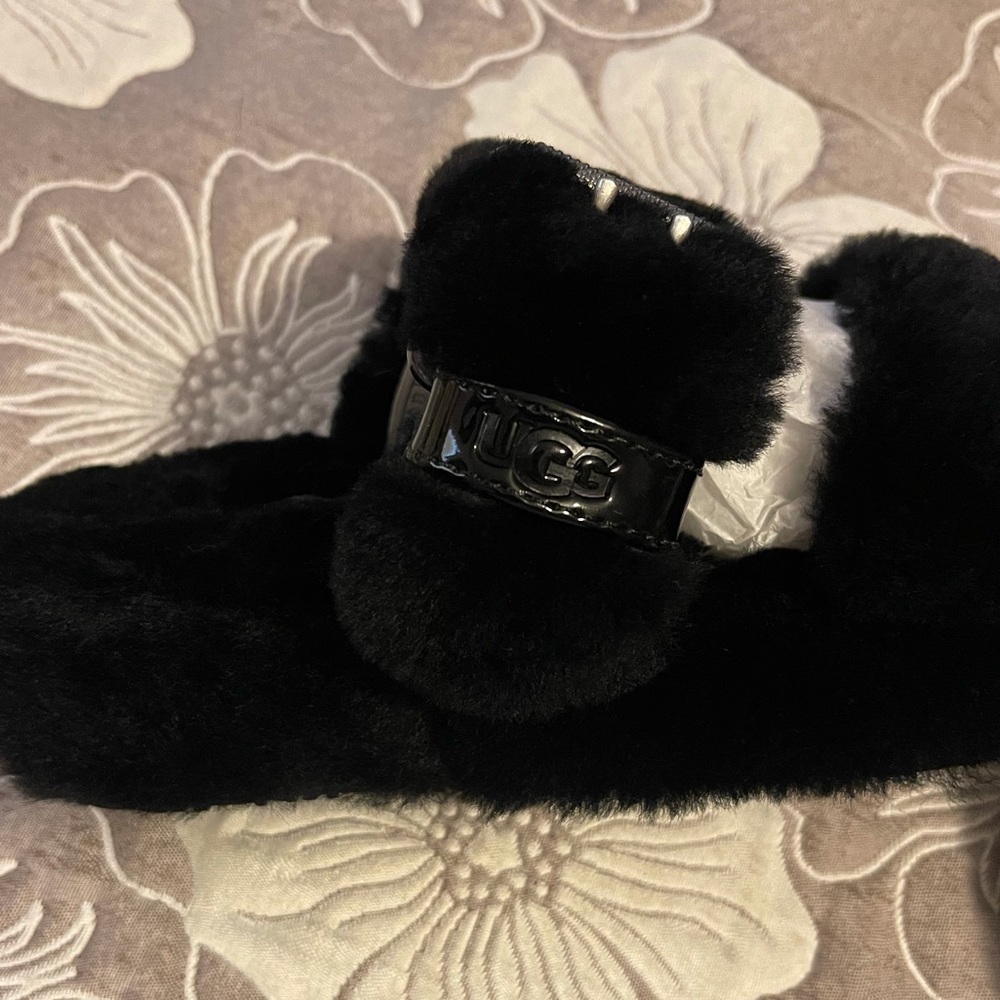 UGG Slides - Picture 3 of 4